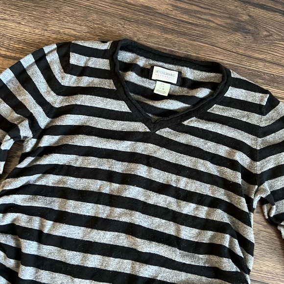 5/$25 Motherhood Maternity Striped Top - Picture 6 of 11